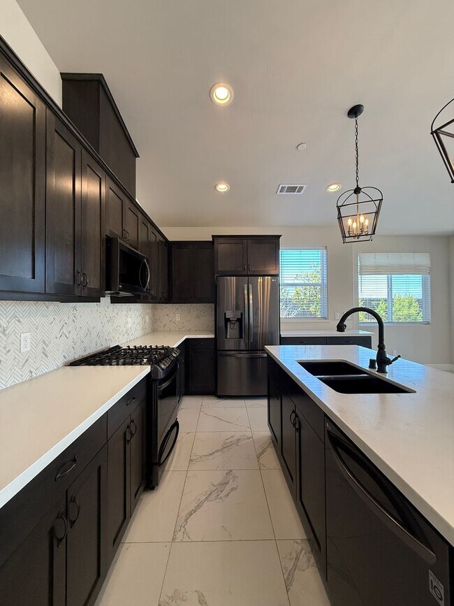Building Photo - Newer Single Story Model Home Located In The Meadows at Rice Ranch with Three Car Garage