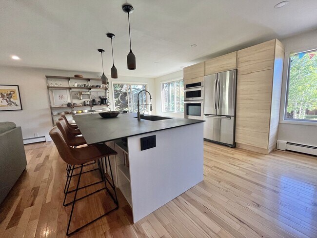 Building Photo - Fully Furnished Home for Lease Near Hospit...