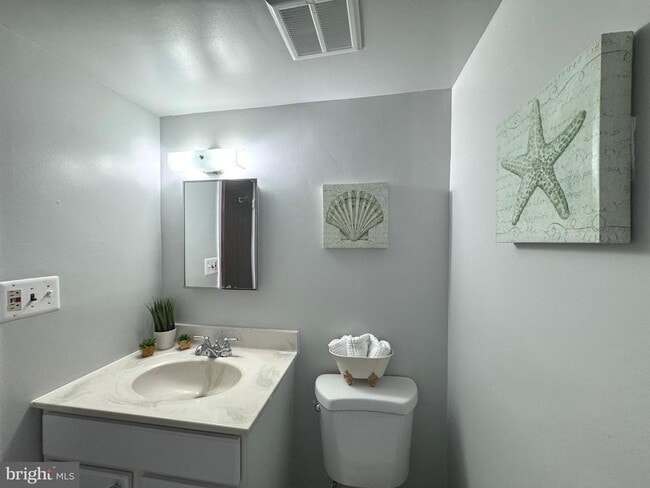 Building Photo - 6924 Hanover Pkwy