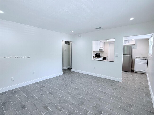 Building Photo - 2470 NE 182nd Terrace