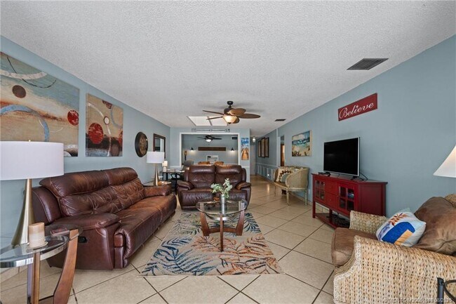 Building Photo - 96 Aqua Ra Dr