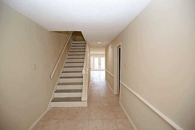 Building Photo - 1370 Country Pl Dr