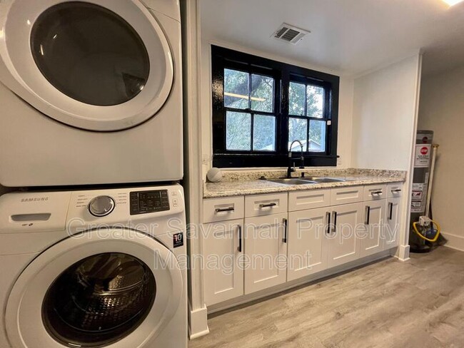 Building Photo - 2221 Harden St