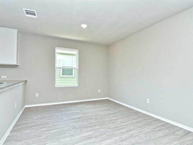 Building Photo - 1950 SF Home in San Antonio - 4 BR /2 BA - WATERWHEEL!!!