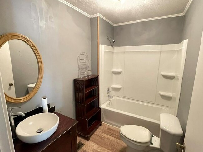 Building Photo - 314 W Station St