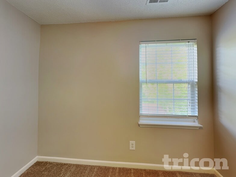 Building Photo - 5940 Briggs Dr