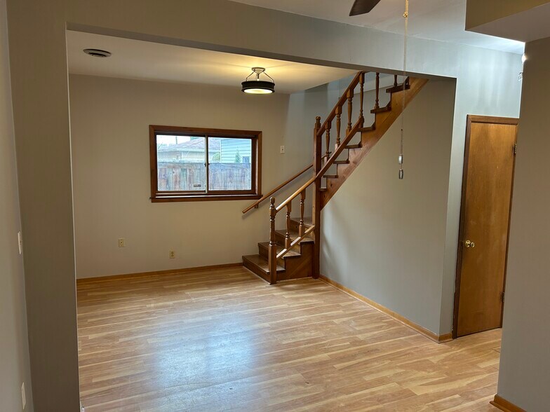 Building Photo - 5406 N Lovejoy Ave