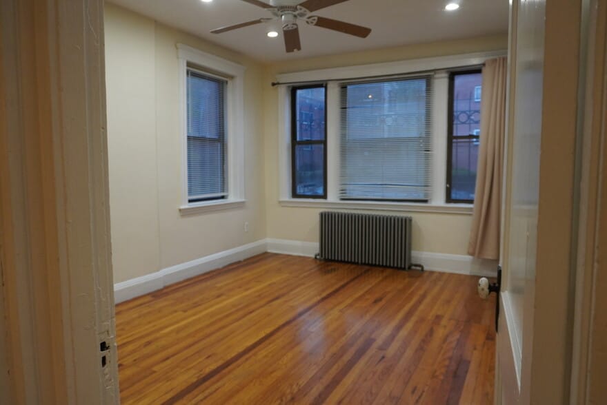 Building Photo - 244 Kelton St