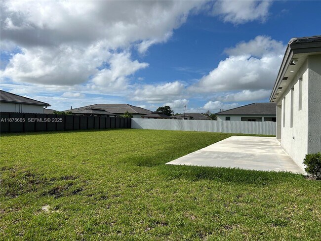 Building Photo - 29071 Ave