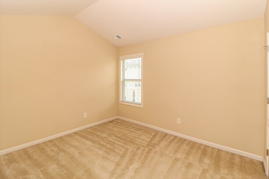 Building Photo - 831 Collingsworth Ln NE