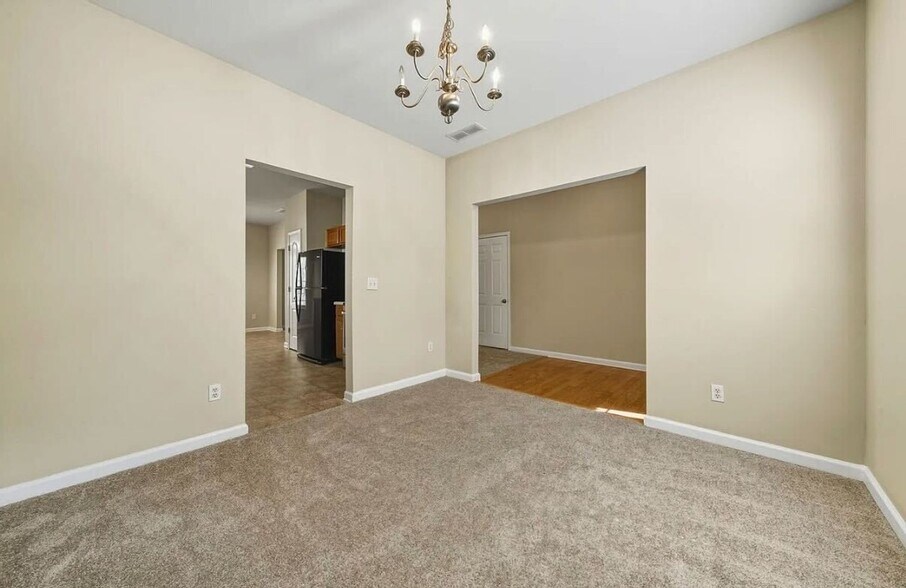 Building Photo - 4750 Ferncrest Pl