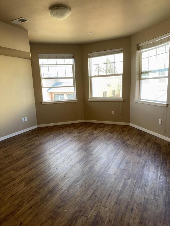 Building Photo - 140 E 1st St