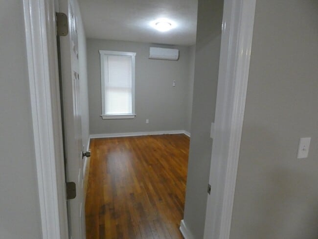 Building Photo - 2 Main St