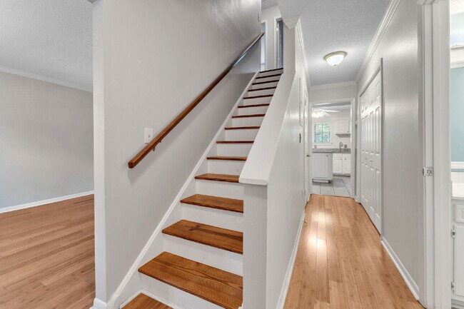 Building Photo - Beautiful 3 Bedroom 2.5 Bathroom Condo in Prime Taylors Location $1,625/mo rent