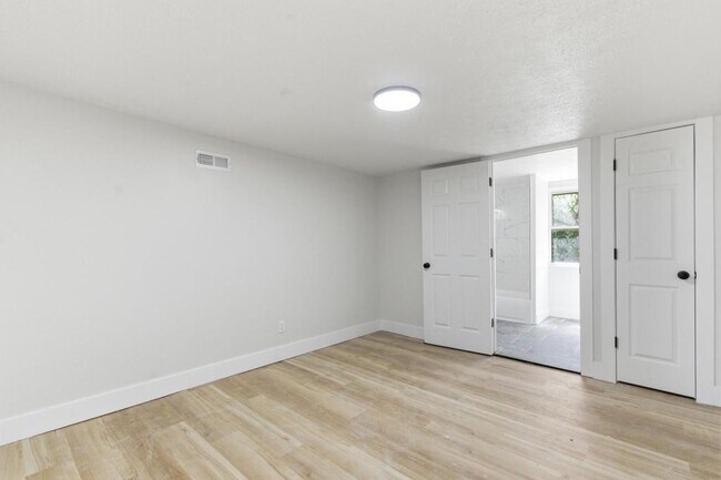 Building Photo - 4351 Redonda Ln