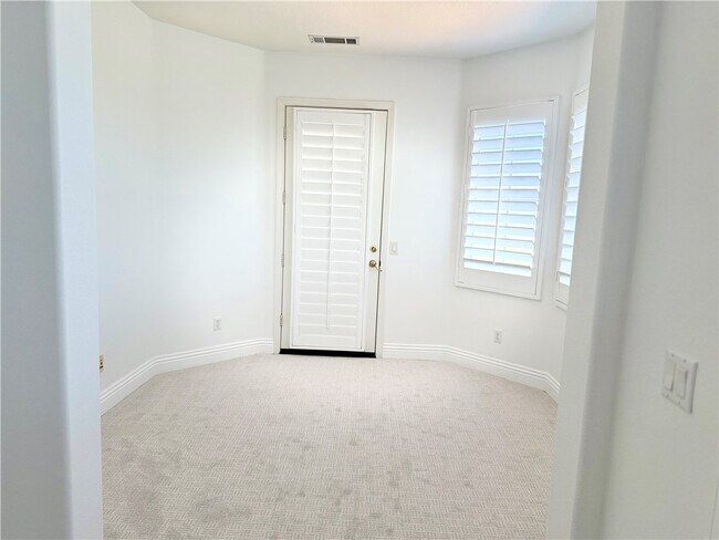 Building Photo - 9 Flintridge Ave