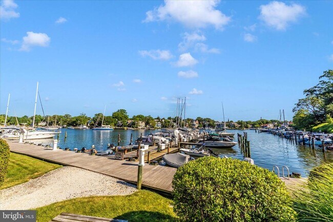 Building Photo - 5 President Point Dr