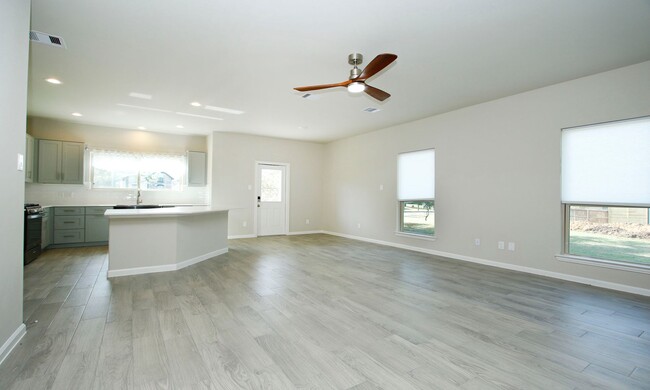 Building Photo - Near Lake Conroe 3 Bedroom 2.5 Bathroom