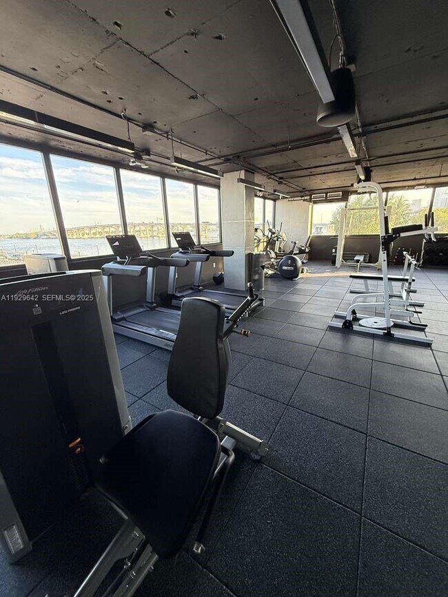 Building Photo - 555 NE 15th St