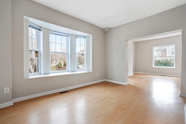 Building Photo - 320-322 E 12th Avenue