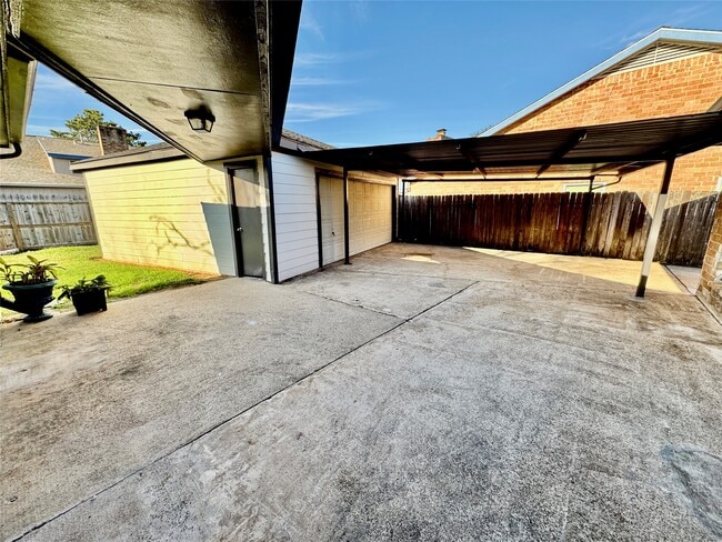 Building Photo - 10131 Sagedale Dr