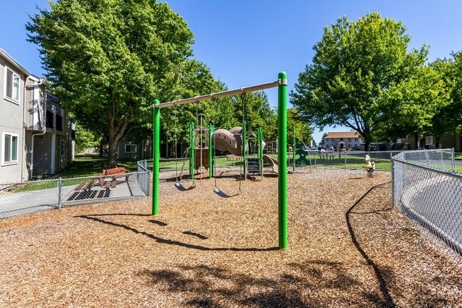 Building Photo - 1335 SW 2nd St