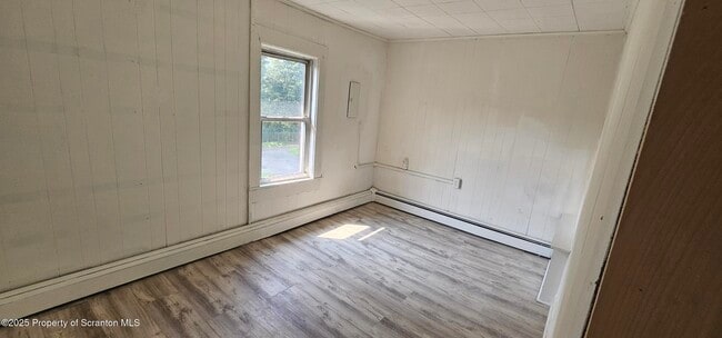 Building Photo - 608 N Valley Ave