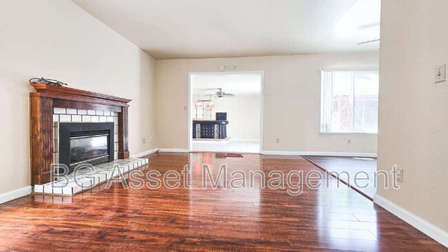 Building Photo - 322 Falcon Way