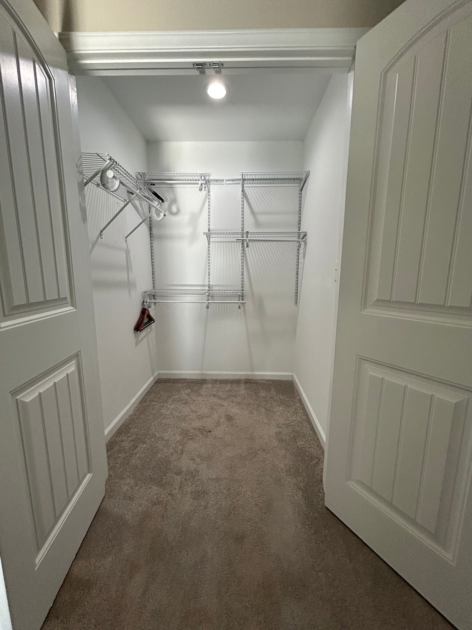 Large walk in closet in master bedroom - 1007 N Peace Haven Rd
