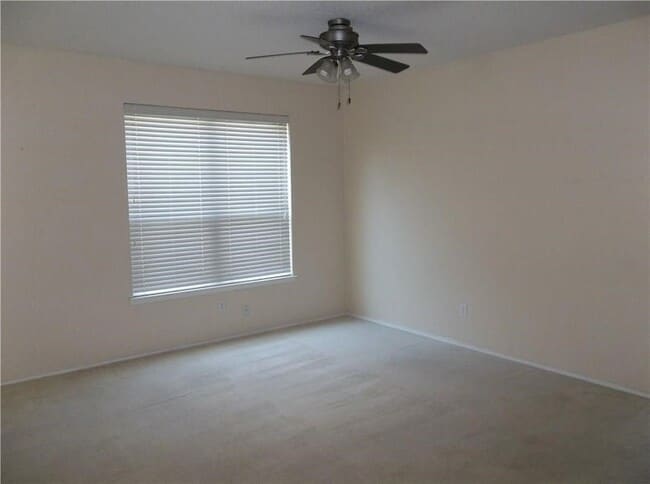 Building Photo - 2820 Deer Ridge Dr