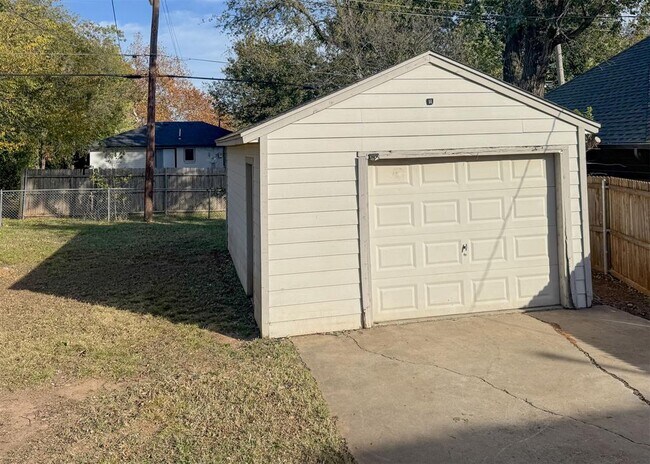 Building Photo - 2341 NW 37th St