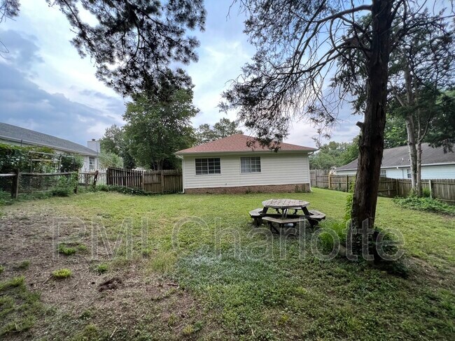 Building Photo - 9007 Vicksburg Rd