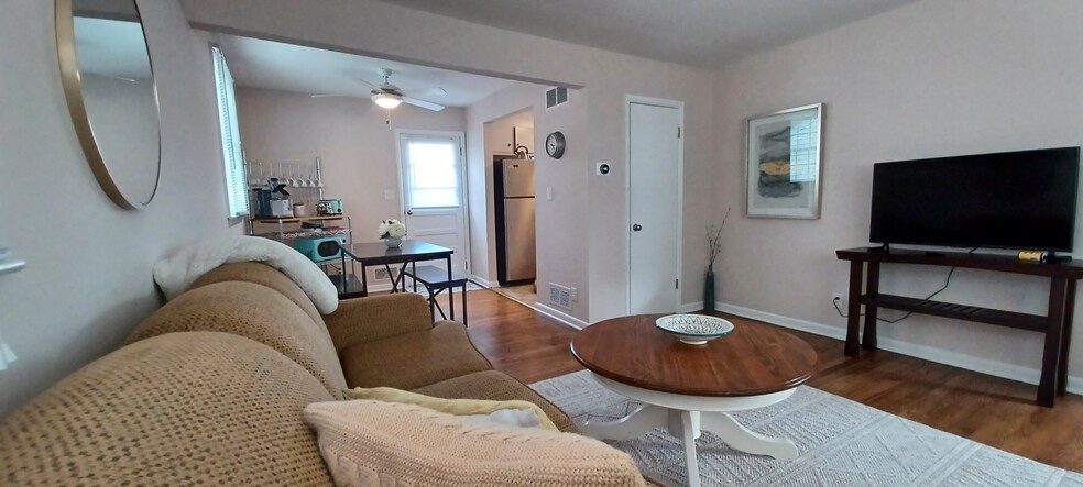 view of dining area - 402 13th ST NE