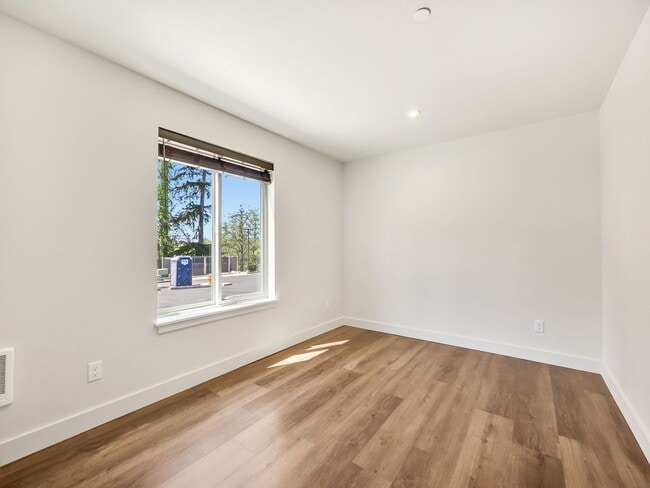 Building Photo - 1313 SE Jetty Ave