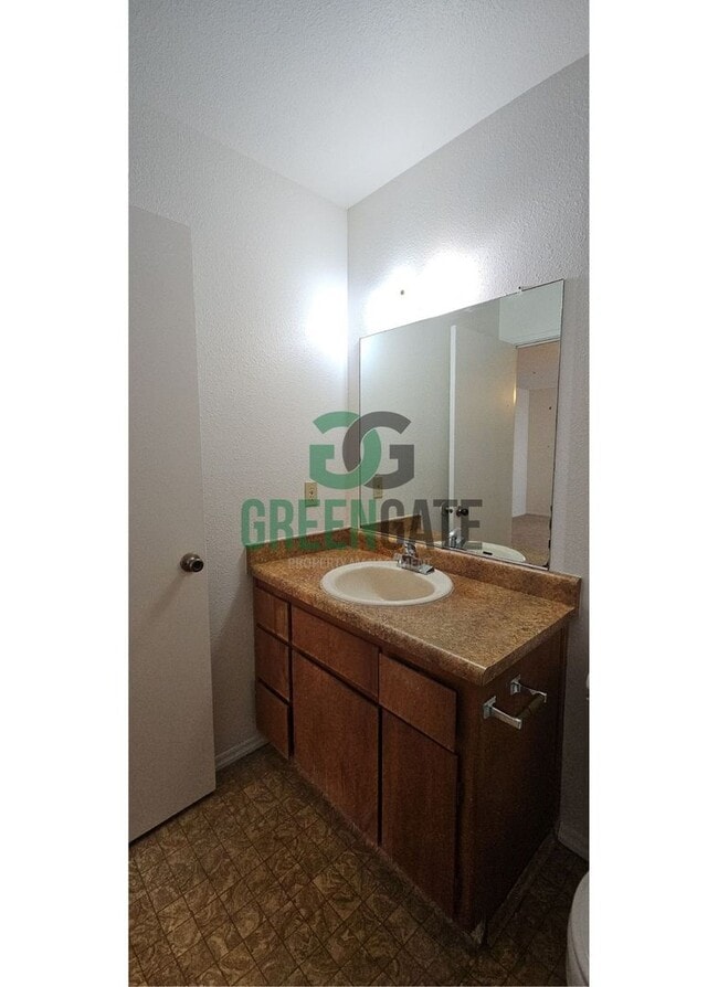 Building Photo - 3 BEDROOM 2 BATH HOME MOVE IN READY IN North MODESTO!