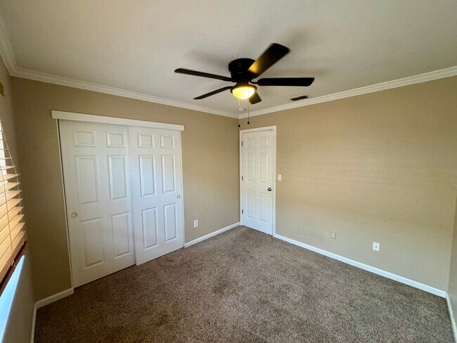 Building Photo - Beautiful 3 Bed / 2 Bath Home with 2-Car Garage in Roseville