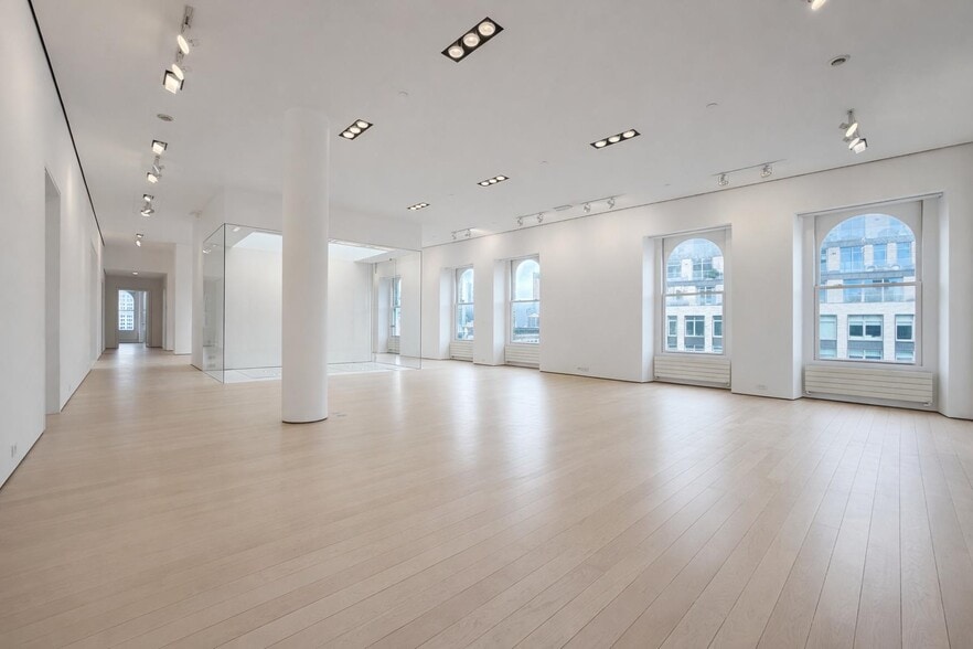 Building Photo - 54 Bleecker St