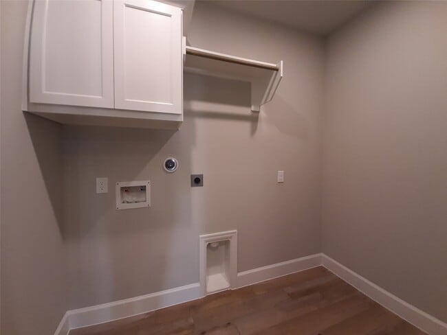 Building Photo - 7575 Pemberley Ct