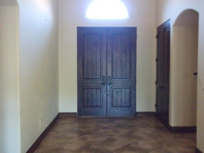 Building Photo - 6284 Wildwood Ct