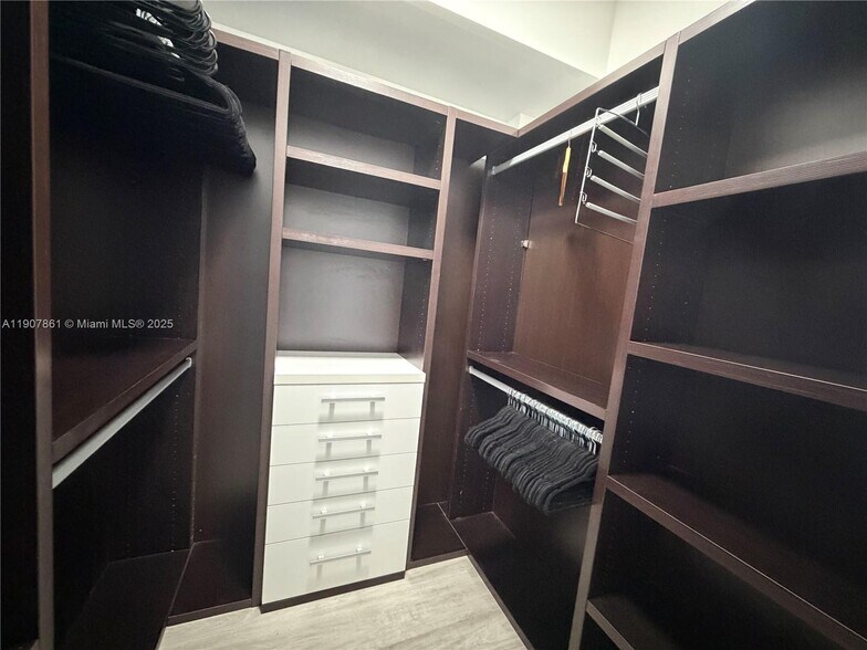 Building Photo - 140 S Dixie Hwy