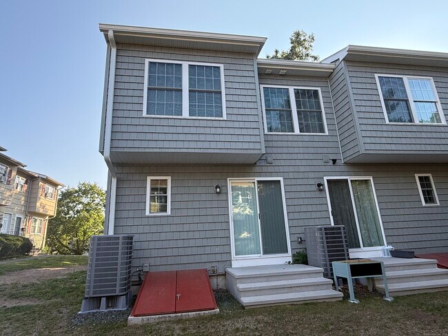 Building Photo - 145 Lantern Park Dr