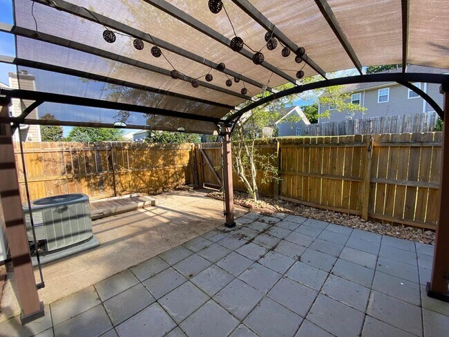Building Photo - 4723 Brookwood Dr