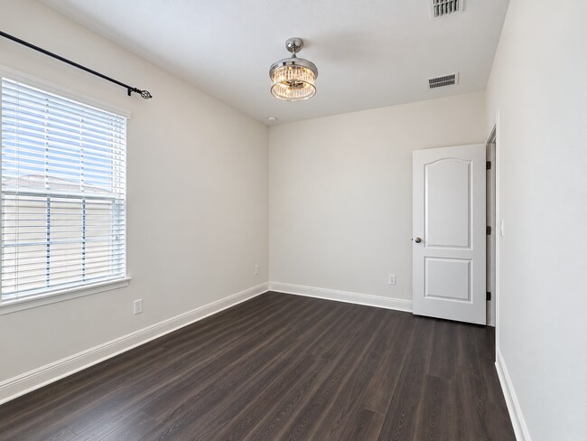 Building Photo - 6603 Calamondin Dr