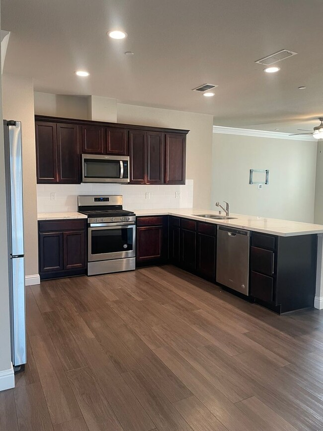 Building Photo - New Year Move-In Special! $200 OFF 1st MONTH RENT!!