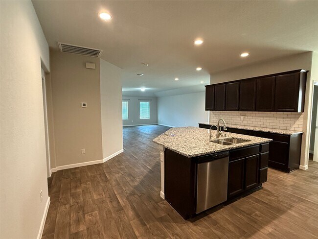 Building Photo - 3310 Sumac Dr