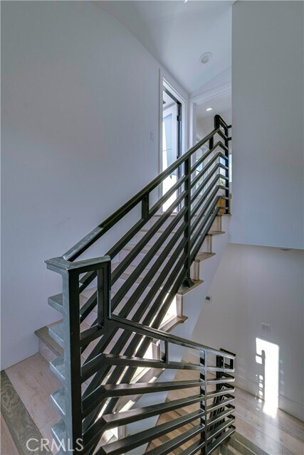 Building Photo - 608 Heliotrope Ave