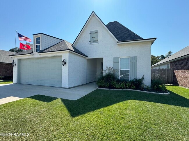 Building Photo - 304 San Sebastian Dr