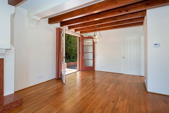Building Photo - 412 Plaza Rubio