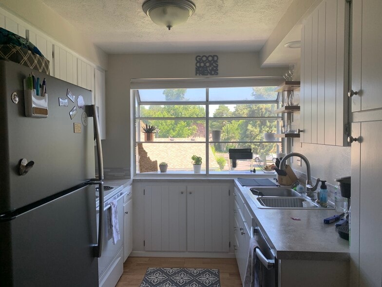 Building Photo - 3134 S Gekeler Ln