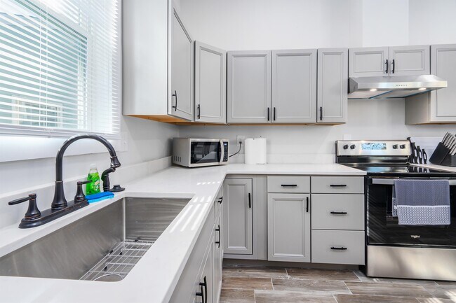 Building Photo - 209 Beirne Ave NW